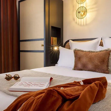 Отель Grand Chicago 4*