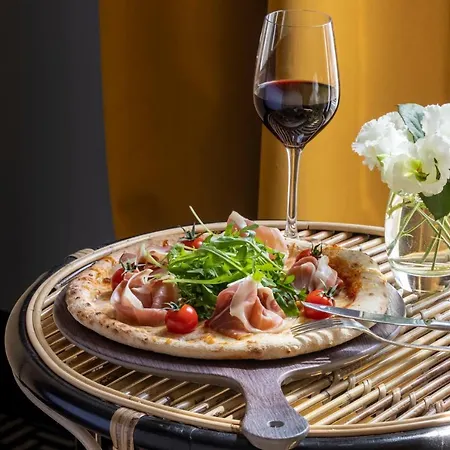 Отель Grand Chicago 4*
